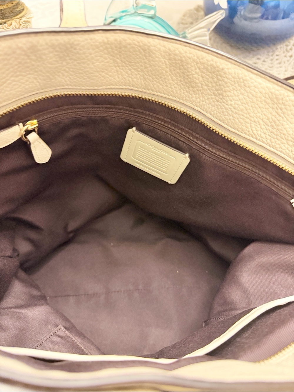 Coach Large Cream Leather Tote With Turnlock Feature - Picture 4 of 12